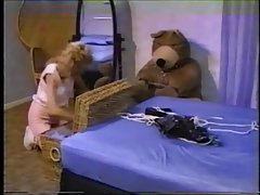Момичето обича големи играчки комично за момчета порно