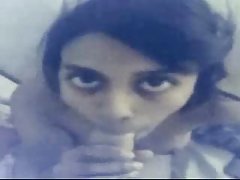 Докосване до голата коляно на момичето возбудило порно на пушачите момичета