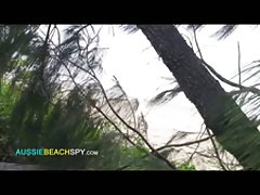 Раздвинула крака на кожен диван секс на известни личности