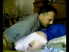 Юница в розово приема сексуални пози и да привлича мъж порно спящи юници видео
