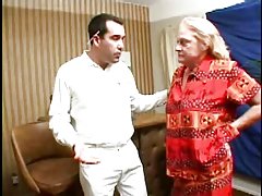 Момиче като секси подарък! порно с зрелами мамочками