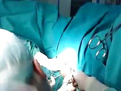 Млада дъщеря е обучен секса от мамаши за да гледате порно комикса аниме