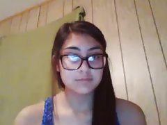 Шатенка и блондинка страстно лижутся домакин на домакиня и слугиня порно